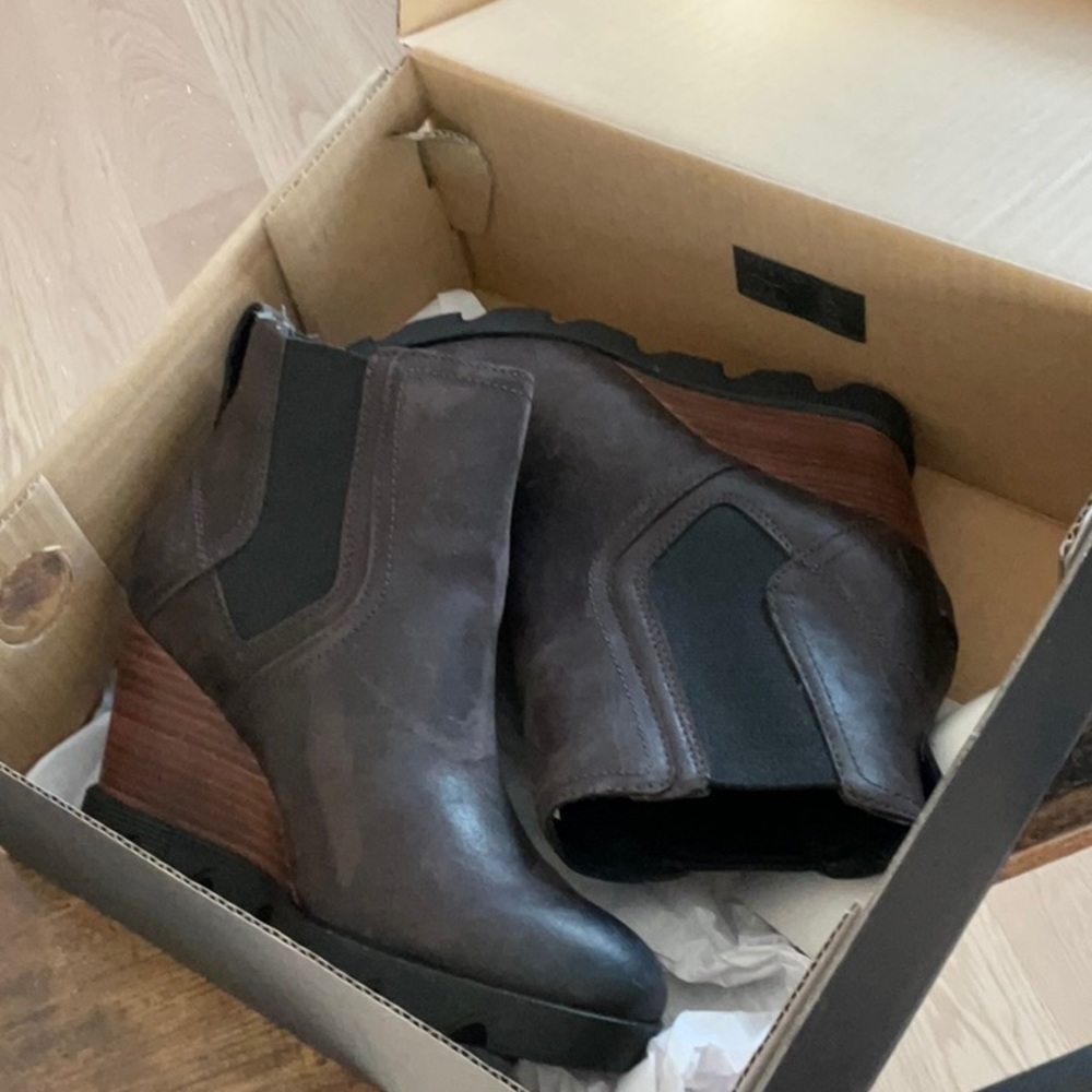 Sorel new in box Size 7